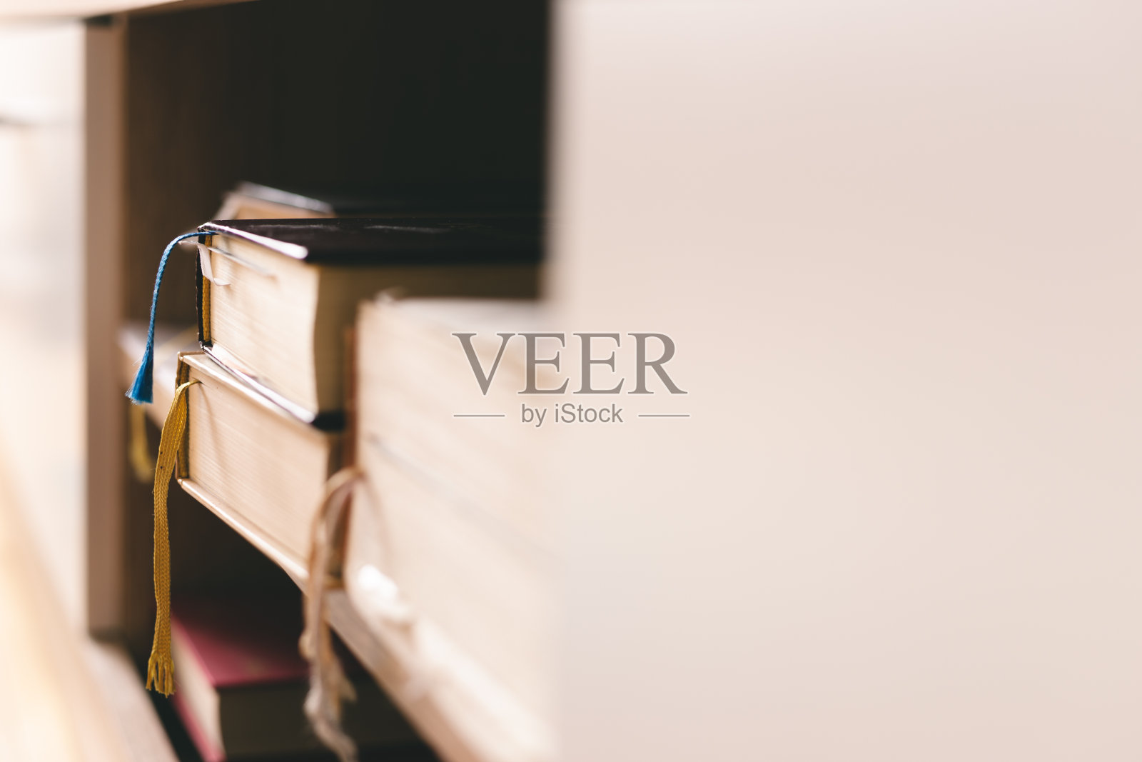 旧书的丝带标记照片摄影图片