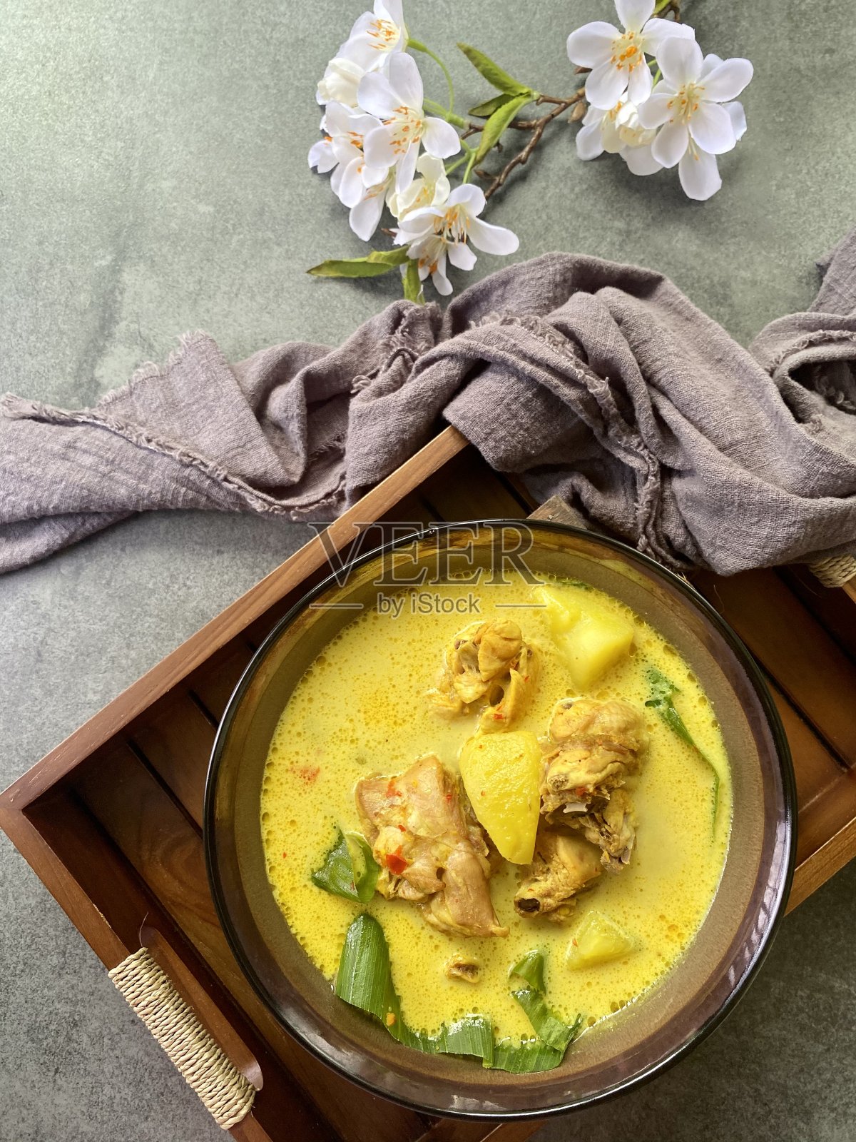 辣椒椰奶炖鸡照片摄影图片