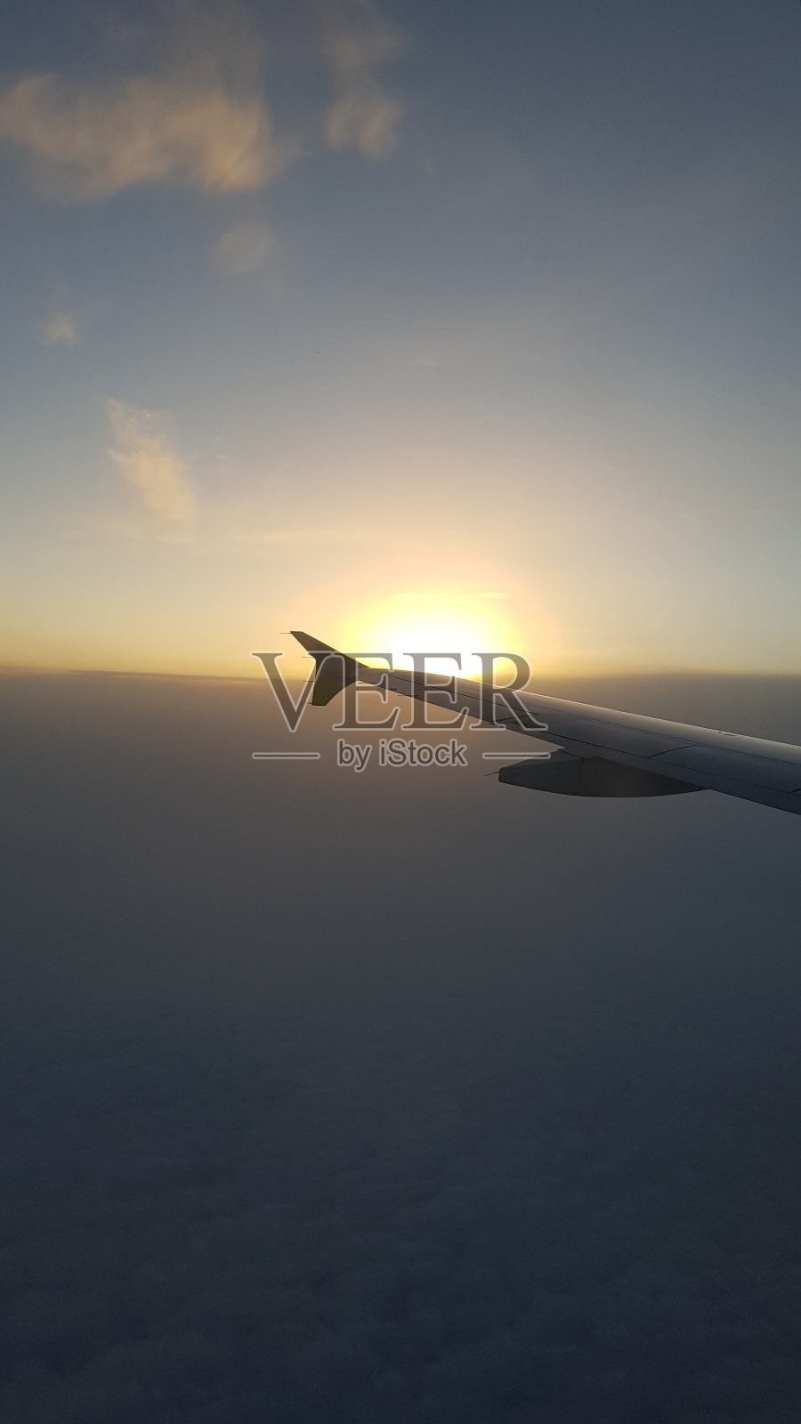 天空中的日出照片摄影图片