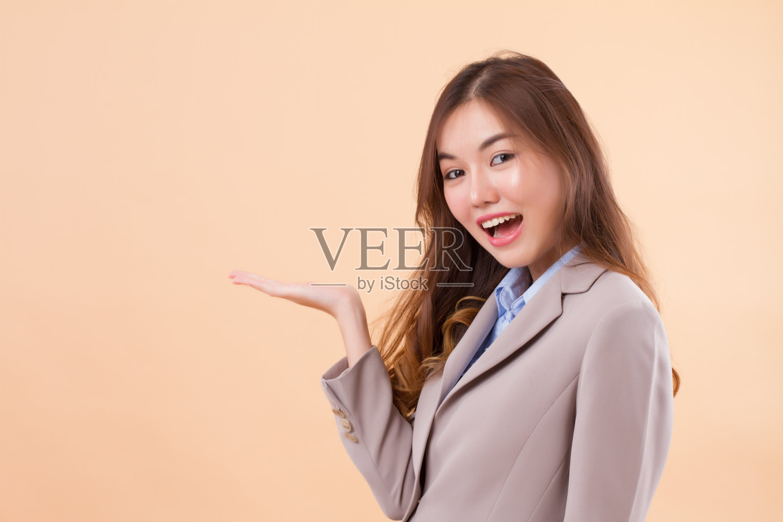 女商人指着东西照片摄影图片