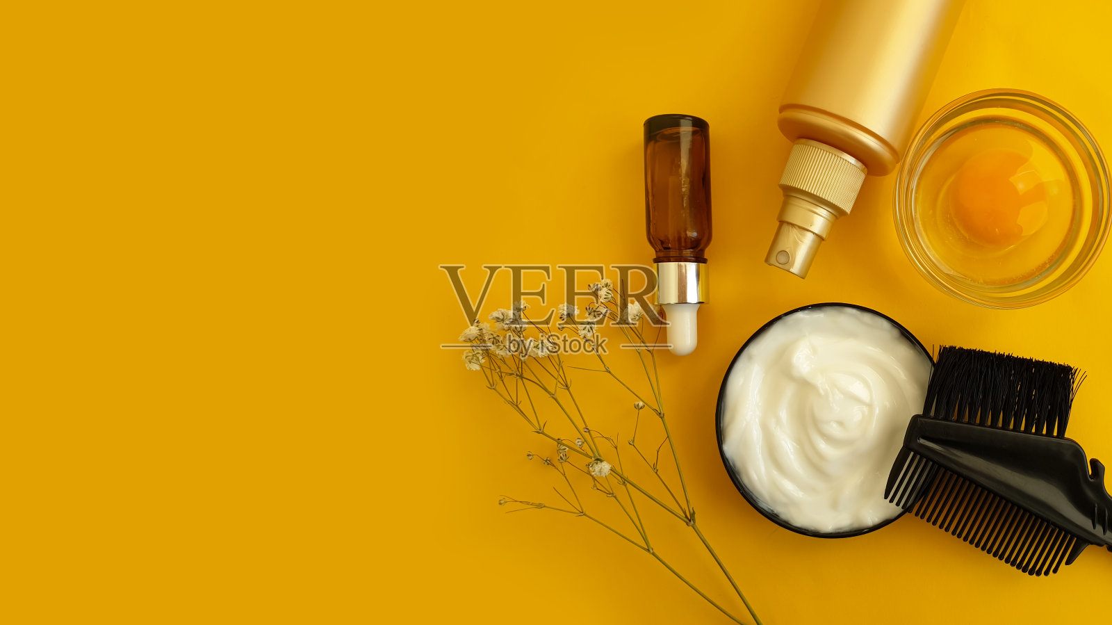 发罩，梳在彩色背景上照片摄影图片