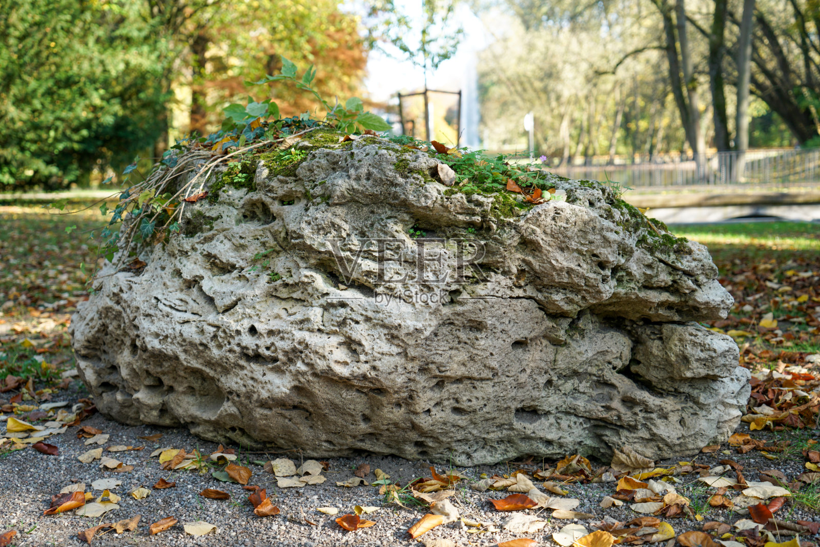在巴伐利亚州的白天，花岗岩富含石英、云母和长石照片摄影图片