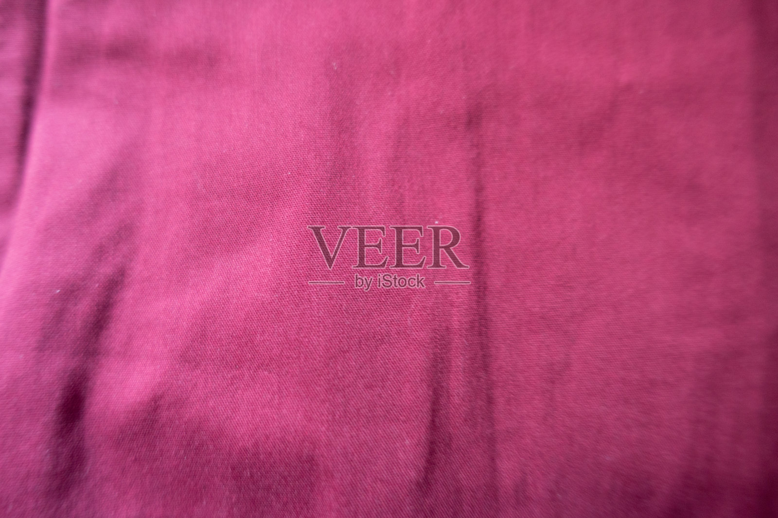 特写卡住红玫瑰粘胶织物照片摄影图片