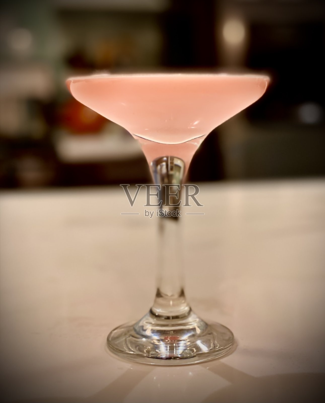 粉红色的鸡尾酒照片摄影图片