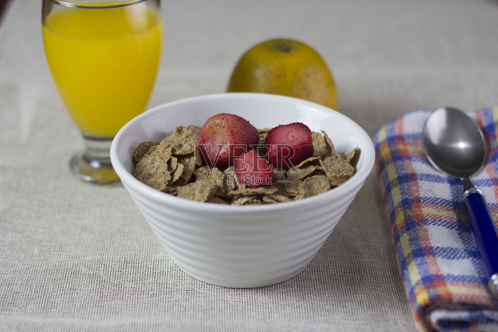早餐与ceral照片摄影图片