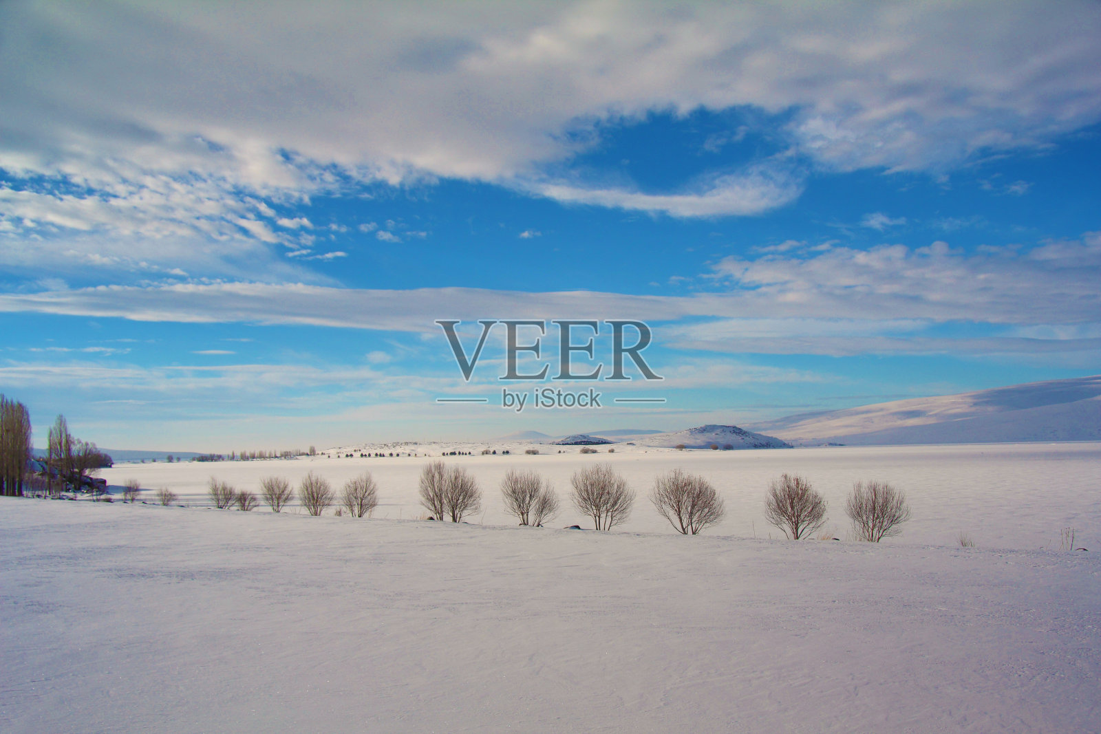 土耳其卡尔斯的西迪尔湖照片摄影图片