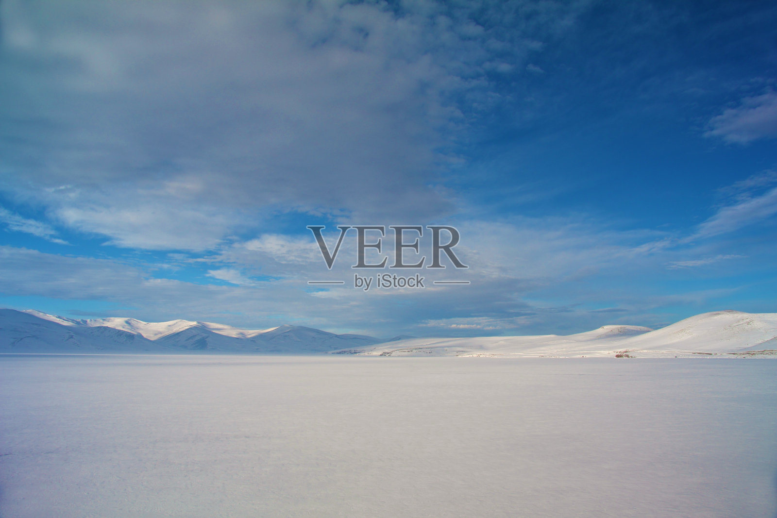 土耳其卡尔斯的西迪尔湖照片摄影图片