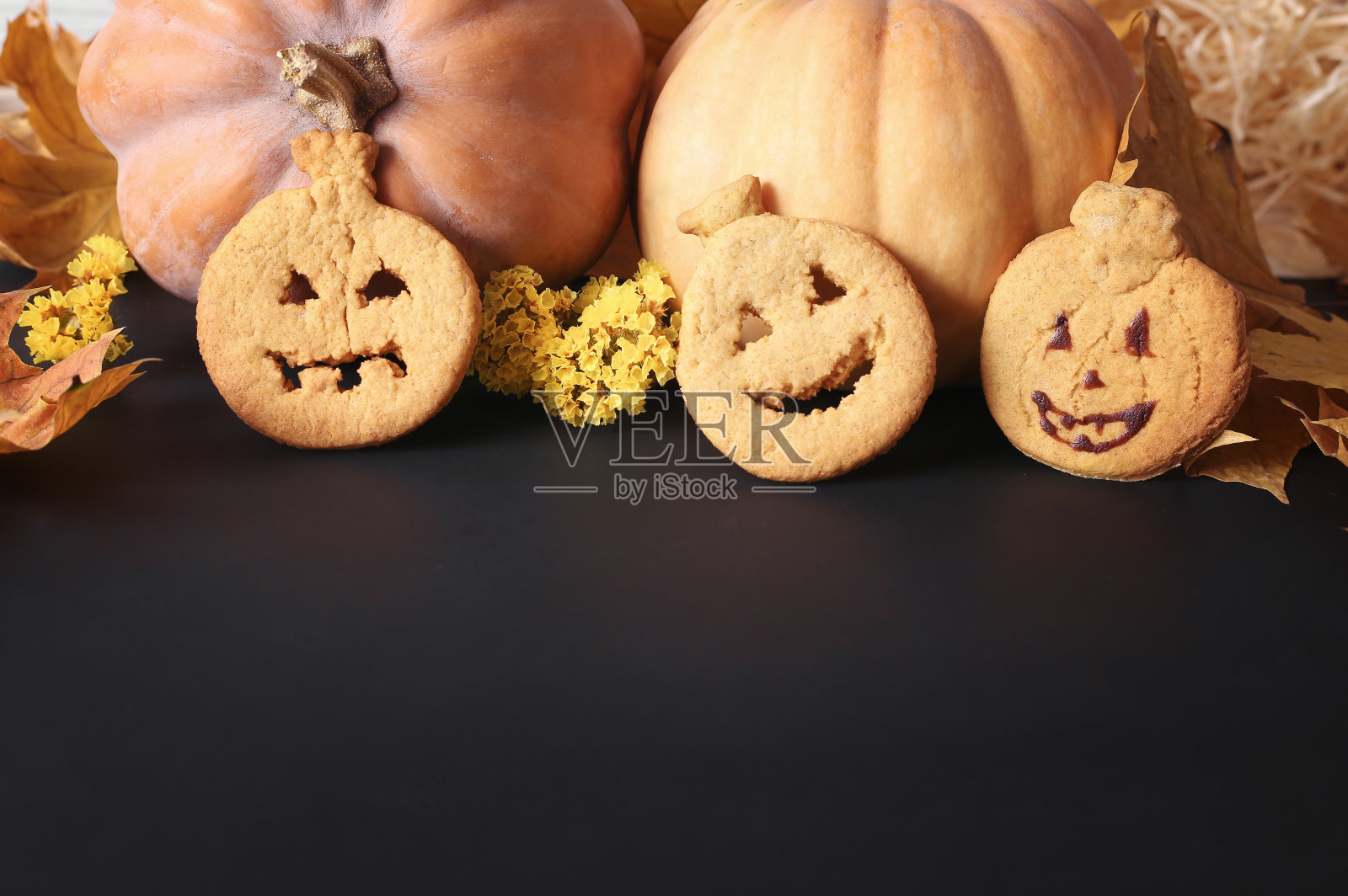 万圣节的南瓜饼干。照片摄影图片