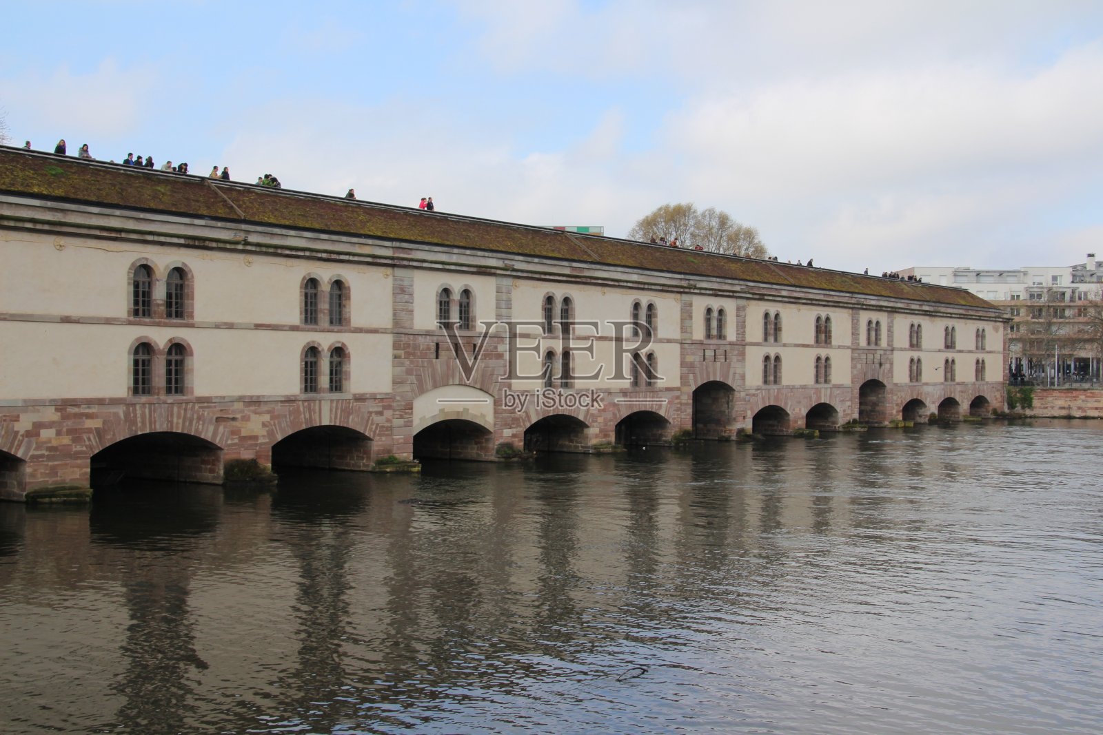 法国斯特拉斯堡老城的春天照片摄影图片