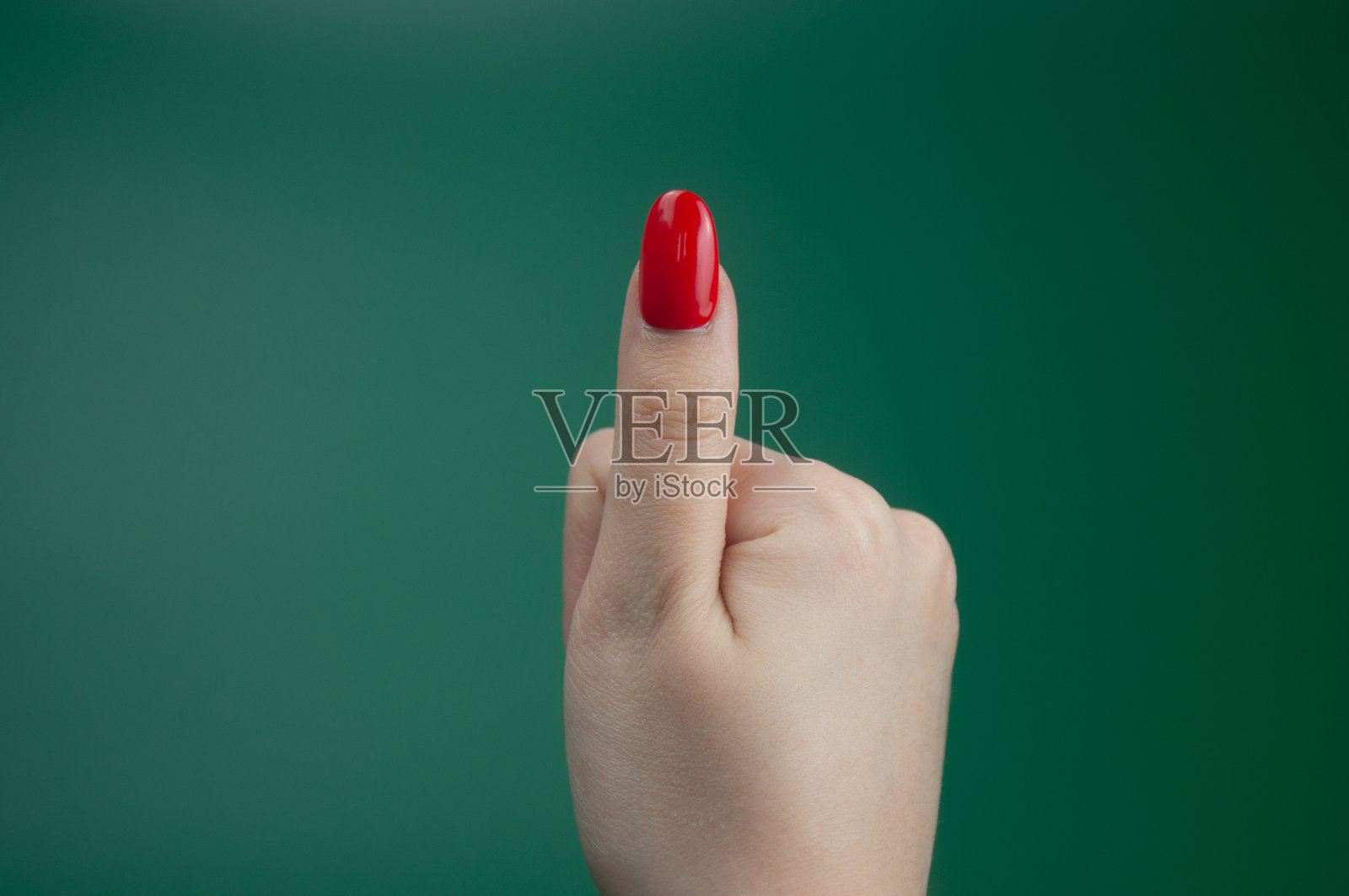 红指甲女人的手照片摄影图片