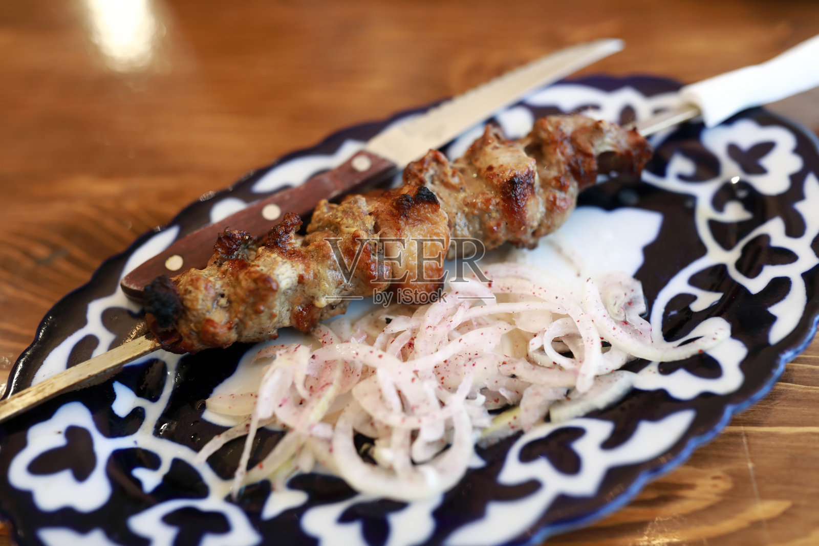 串上洋葱的烤肉串照片摄影图片