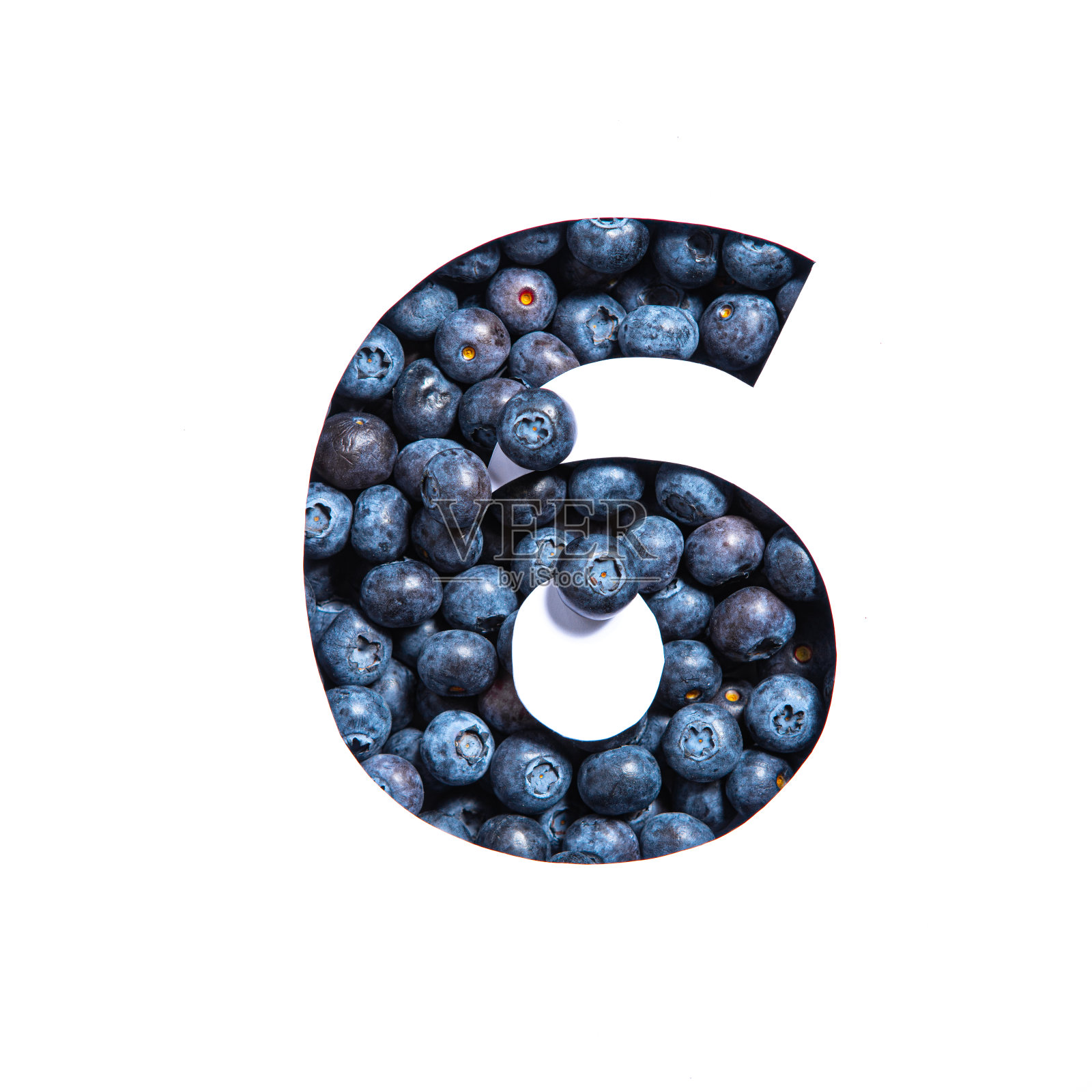 6号由蓝莓和纸切割成第六个数字孤立在白色。越桔字体照片摄影图片