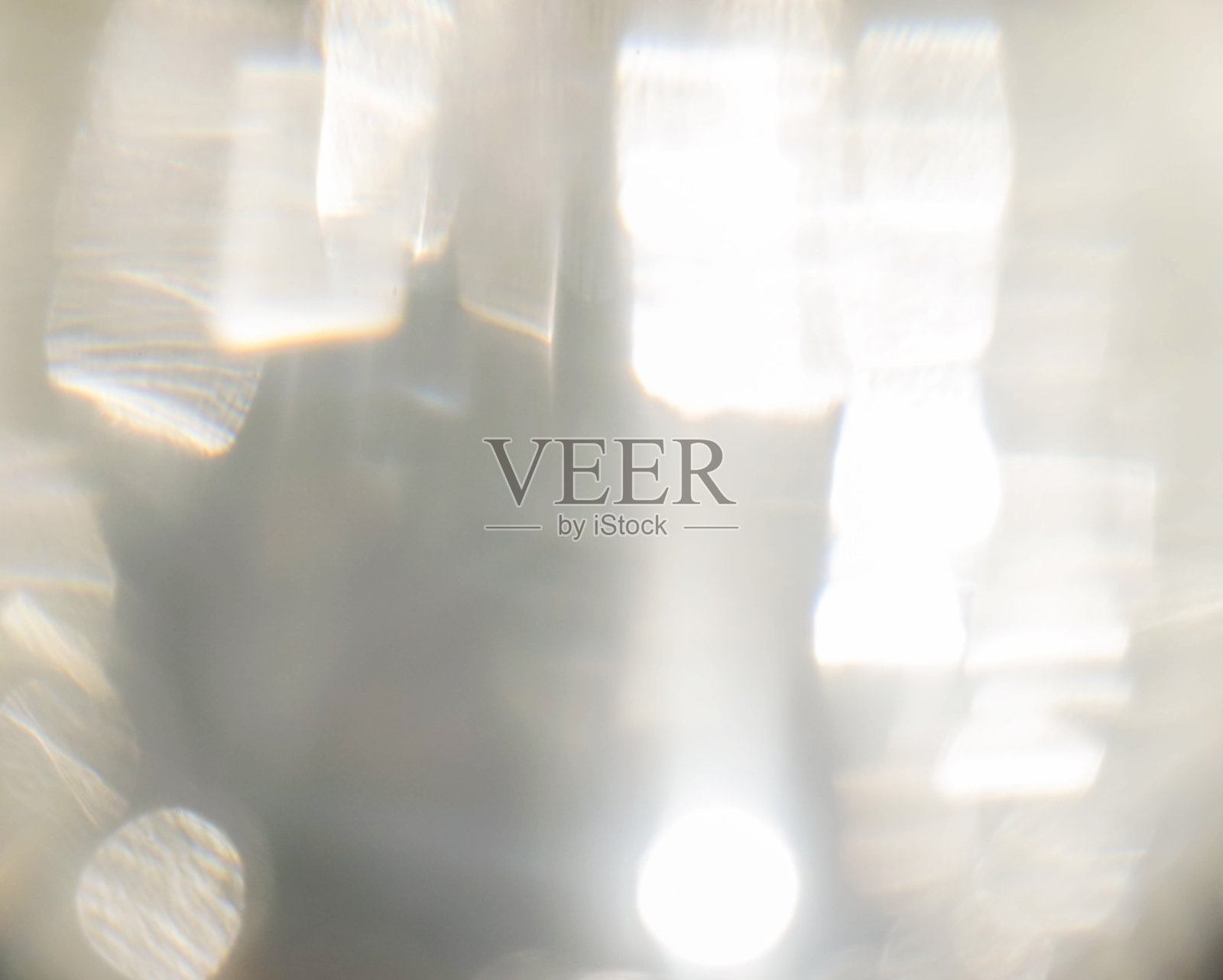 阳光透过水玻璃照片摄影图片