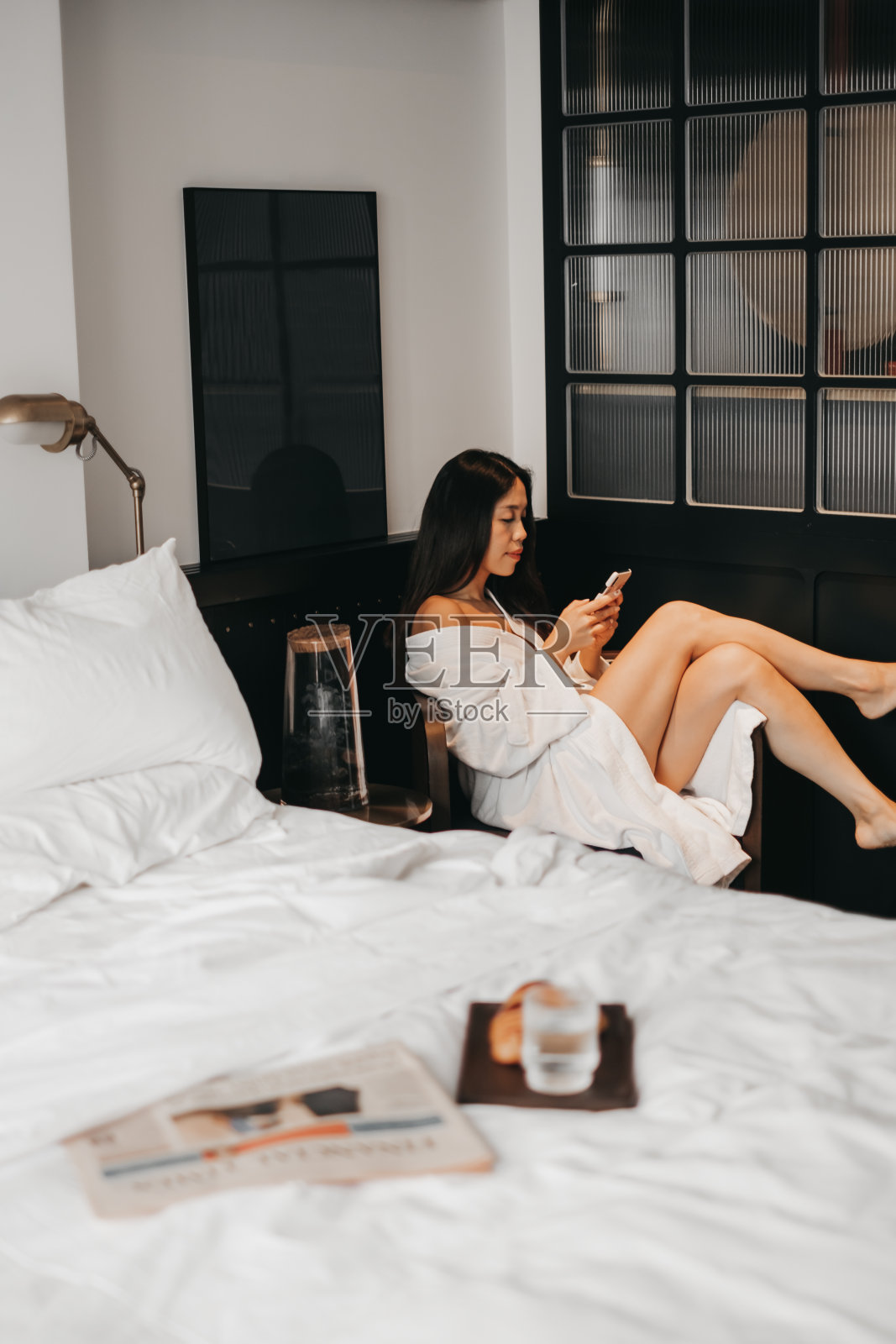 亚洲新婚夫妇庆祝生命和婚姻照片摄影图片