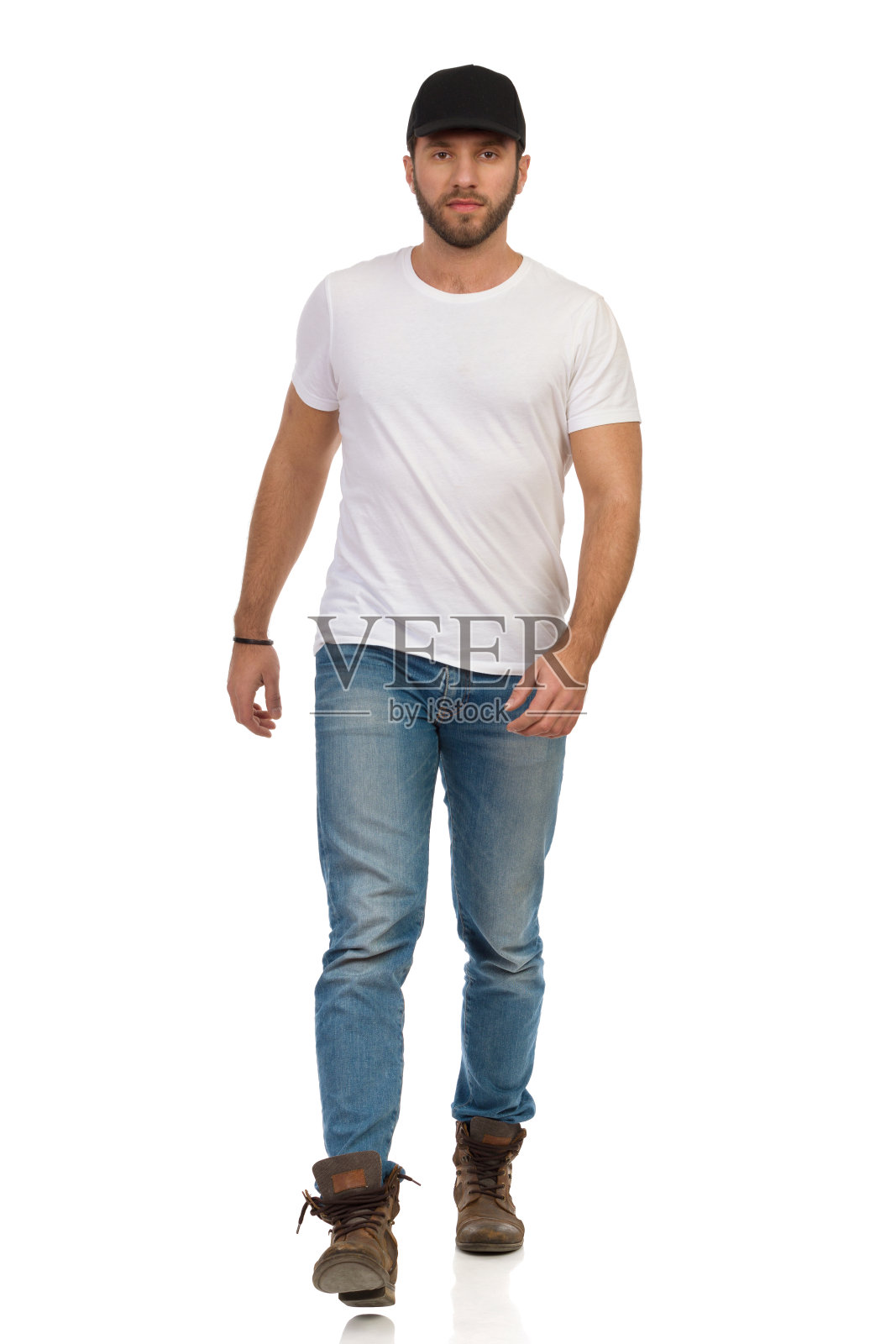 走休闲的人。前视图。孤立的照片摄影图片