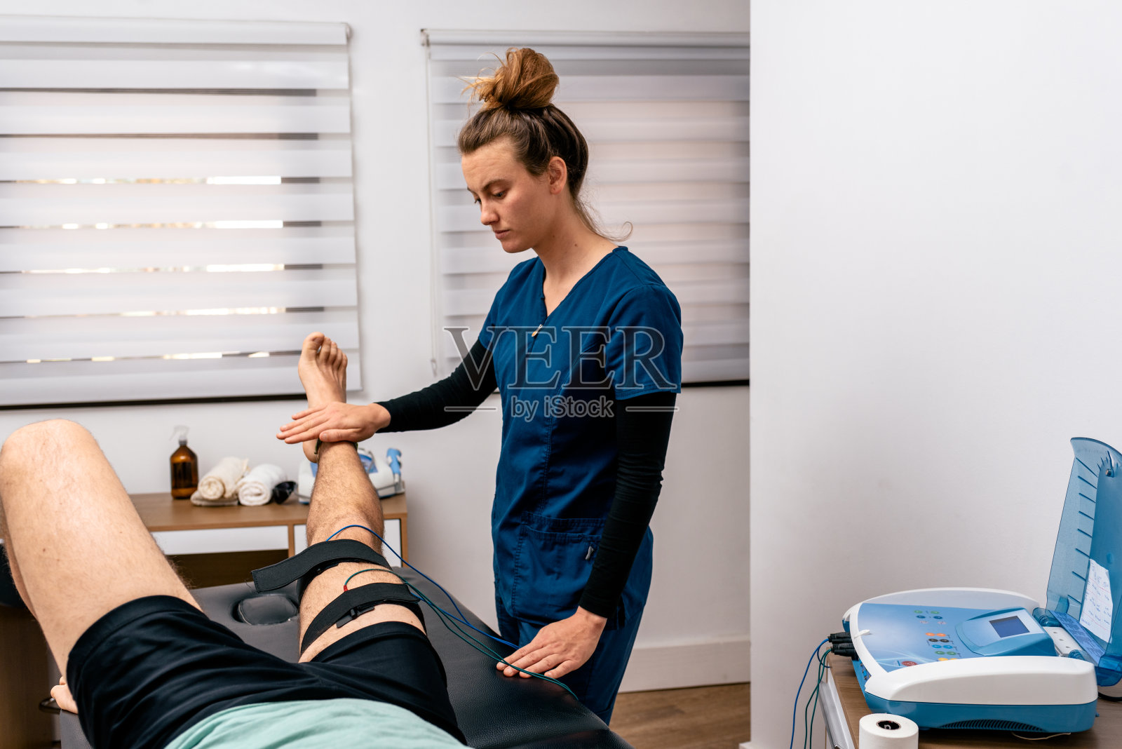 不明病人接受电疗照片摄影图片