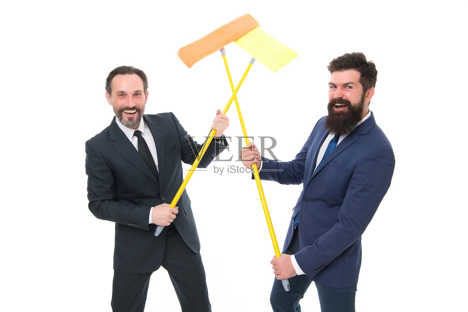 清洁服务理念。在有人发现金融欺诈之前掩盖我们的踪迹。删除证据。清晰的声誉。正装胡须男拿着拖把。大清洗的一天。清洁业务照片摄影图片