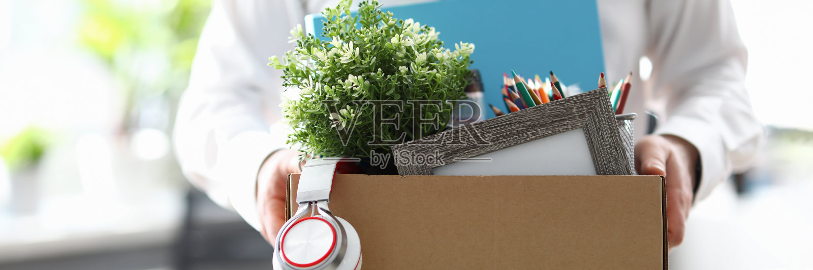 商人在新冠经济衰退期间被解雇照片摄影图片