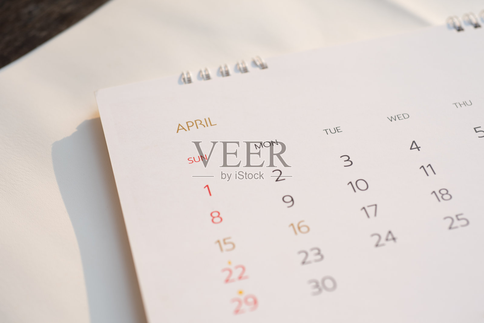 接近白色日历的规划概念。照片摄影图片