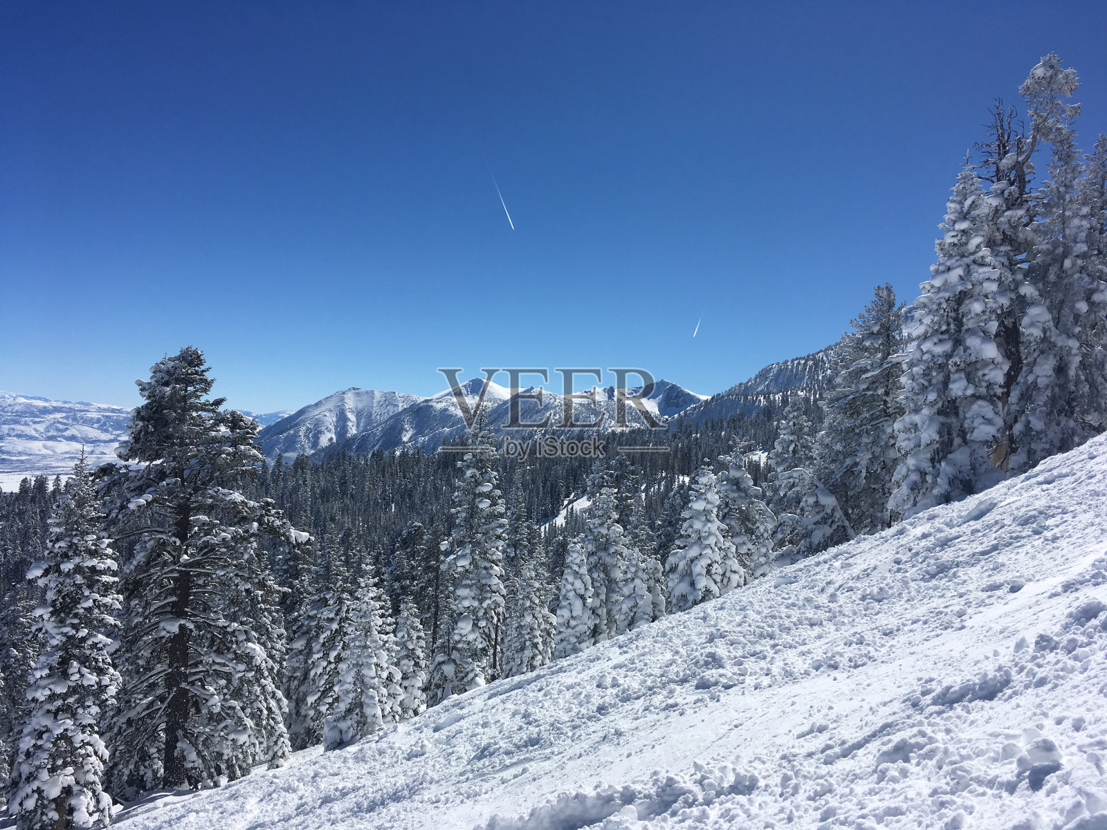 滑雪胜地的观点照片摄影图片