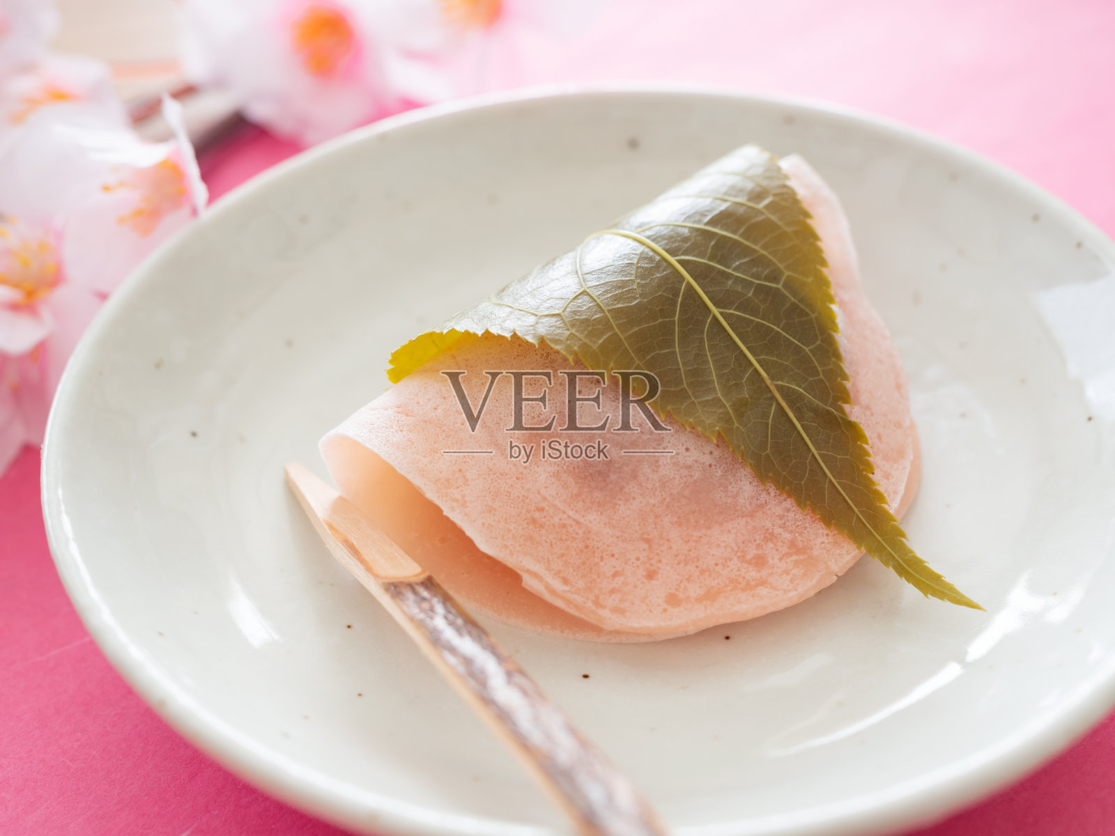 樱花麻糬(樱桃叶包豆沙年糕)照片摄影图片