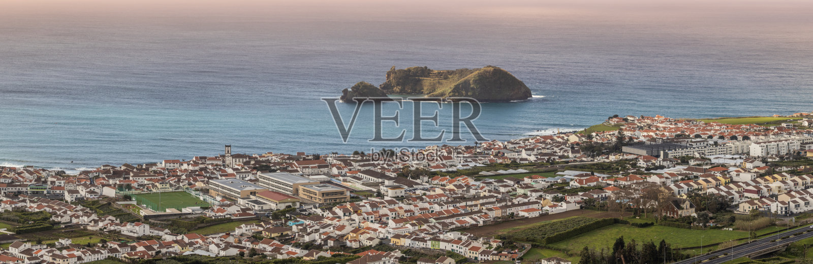 villa Franca do Campo的全景，Sao Miguel岛，亚速尔群岛旅游目的地。照片摄影图片