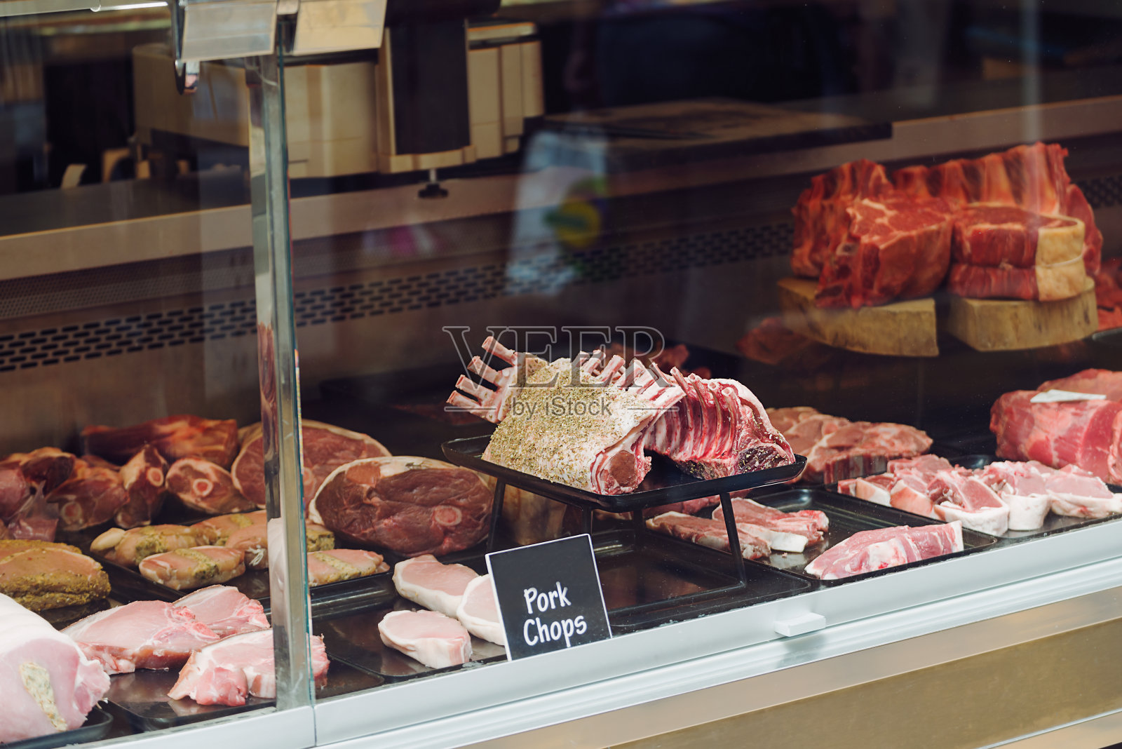 爱尔兰科克，英国市场上卖猪排的摊位照片摄影图片