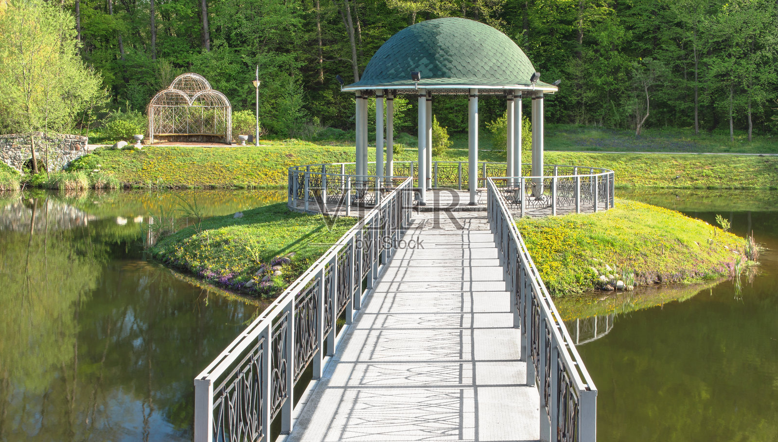 基辅Feofaniya公园美丽的凉亭。照片摄影图片