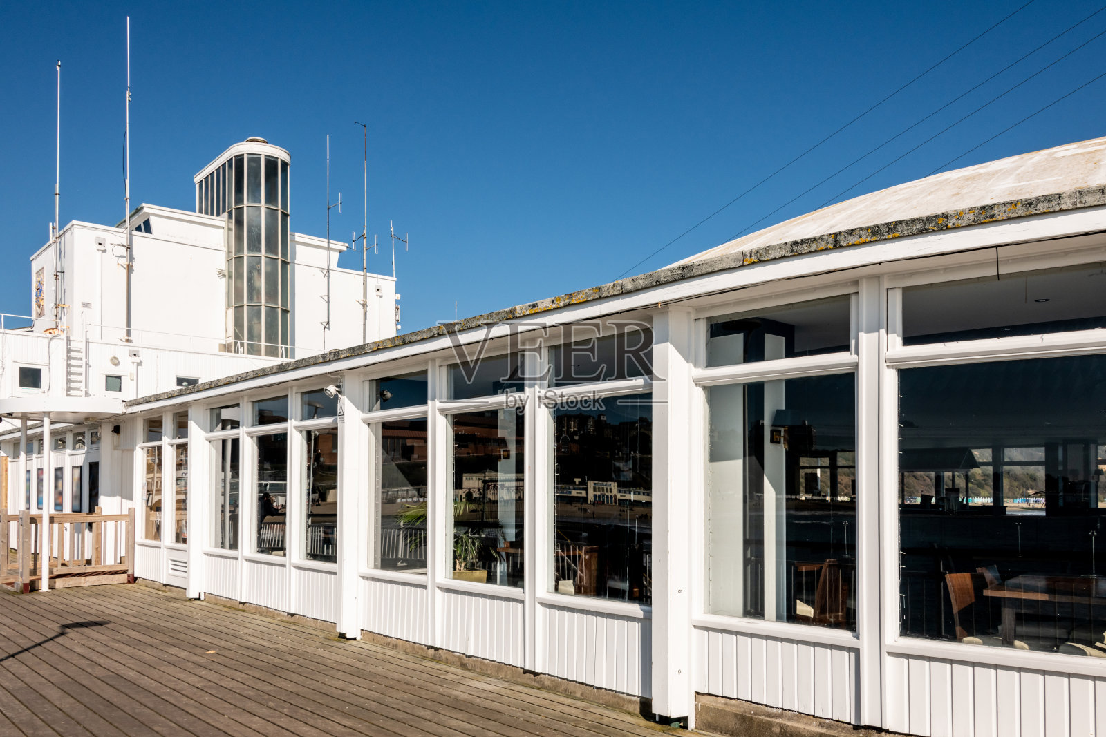 伯恩茅斯码头的咖啡馆照片摄影图片