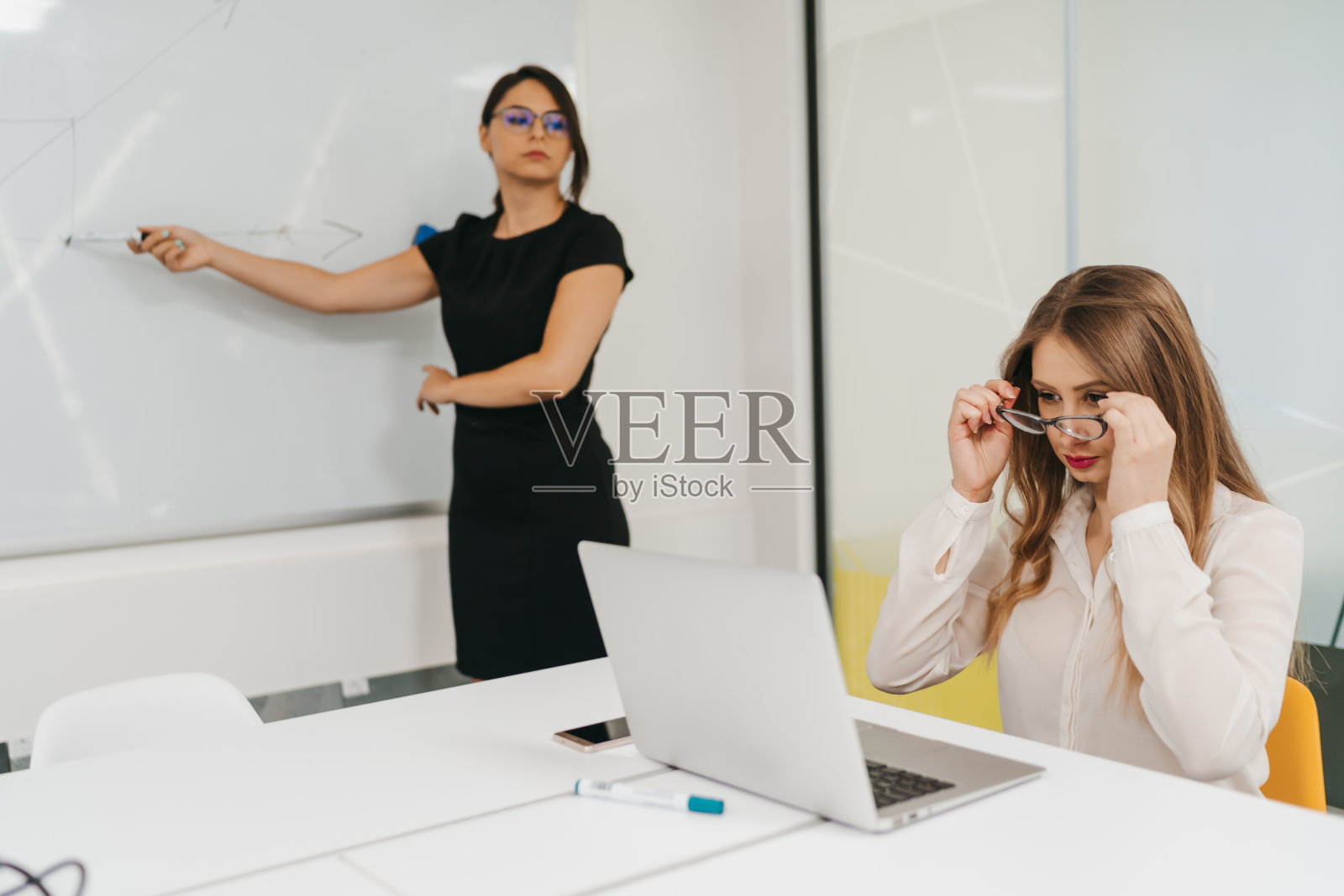 制定商业策略照片摄影图片