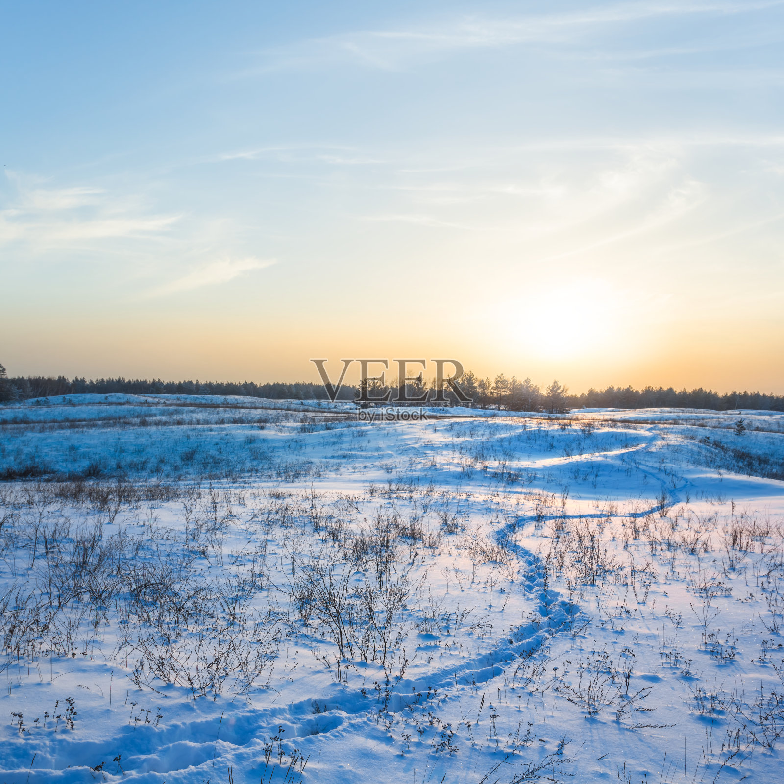 宁静的冬日夕阳景观照片摄影图片
