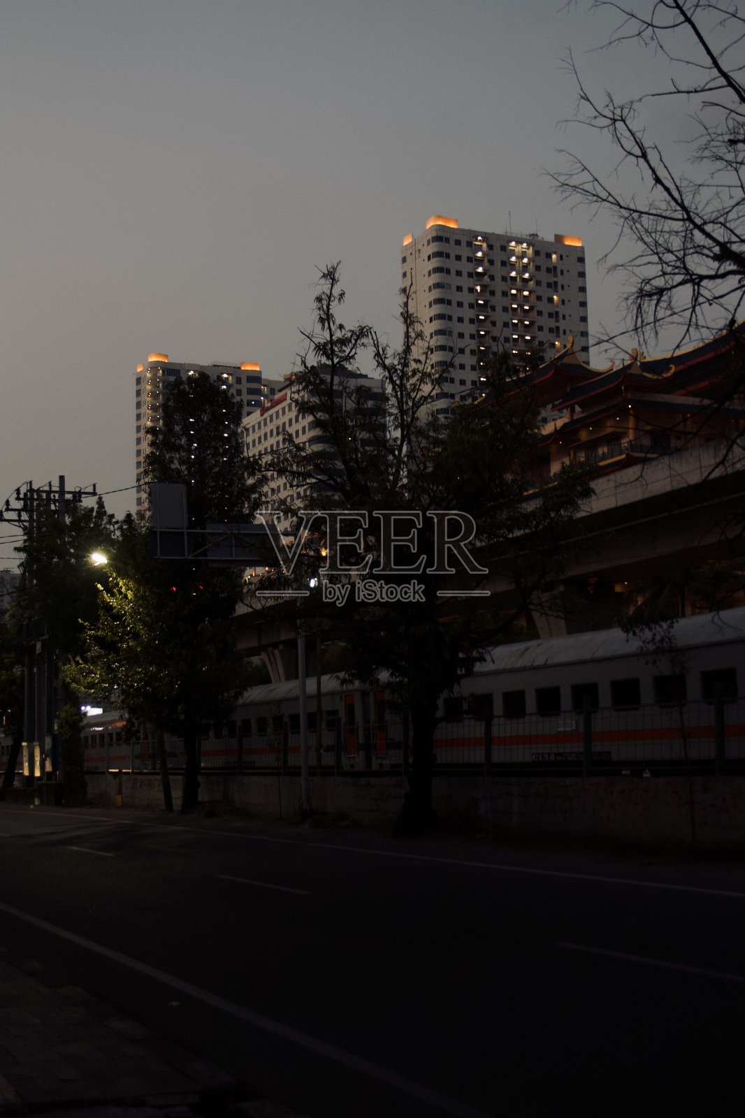 城市的夜晚照片摄影图片