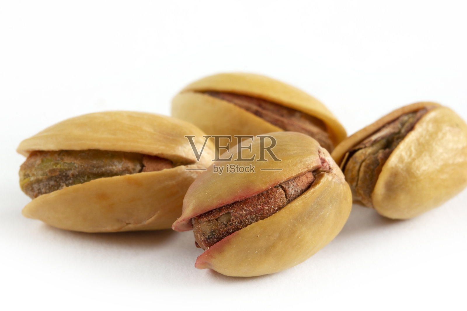 白色背景上的美味开心果照片摄影图片