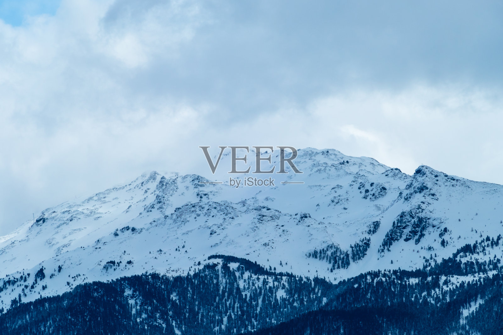 奥地利因斯布鲁克的阿尔卑斯山脉照片摄影图片