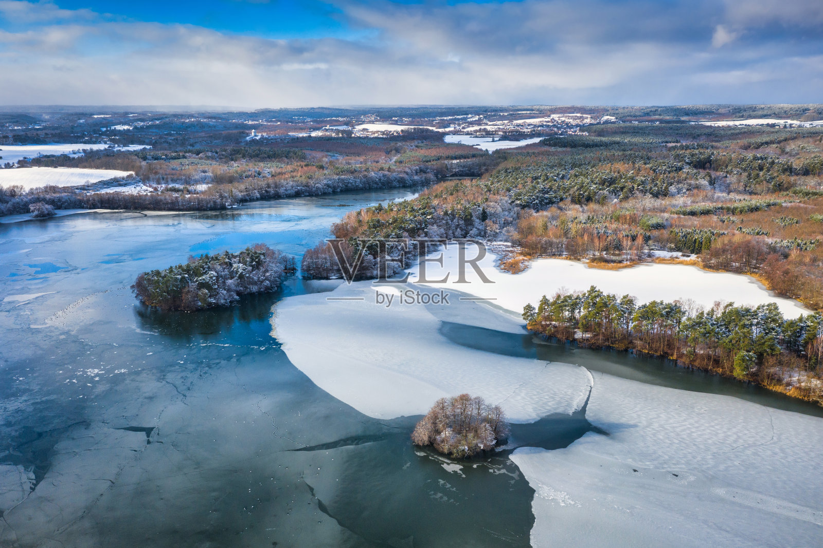 波兰冰湖的空中风景照片摄影图片