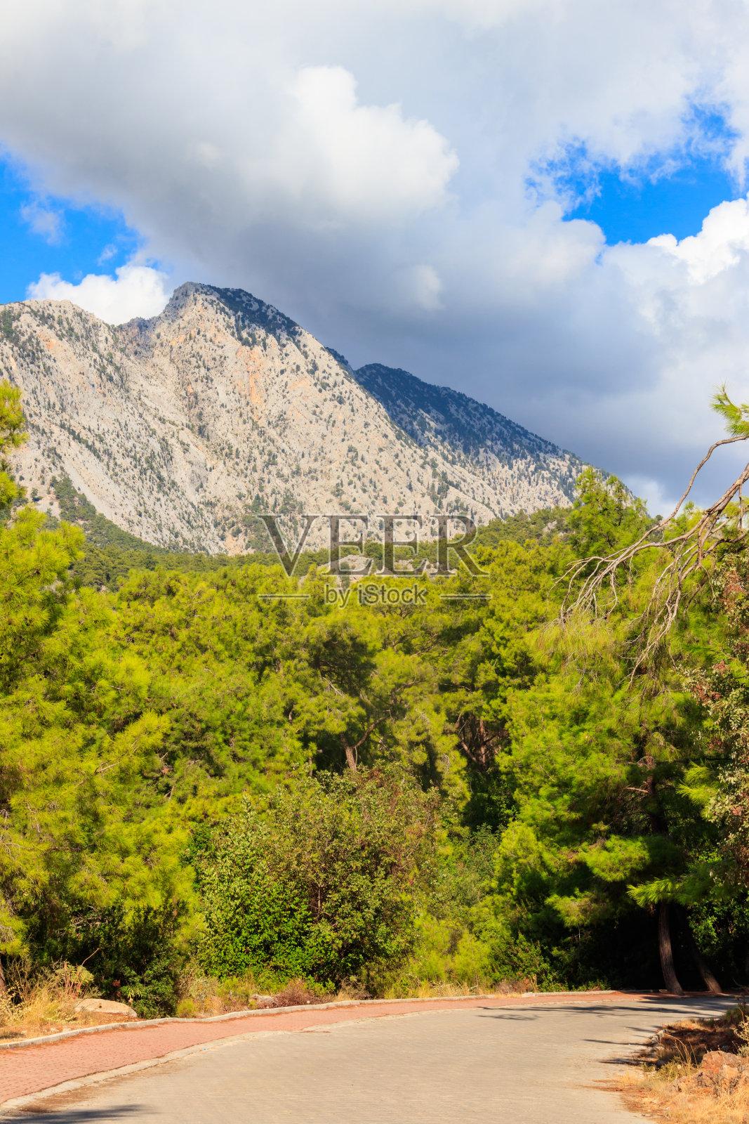 土耳其金牛山脉蜿蜒的柏油路照片摄影图片