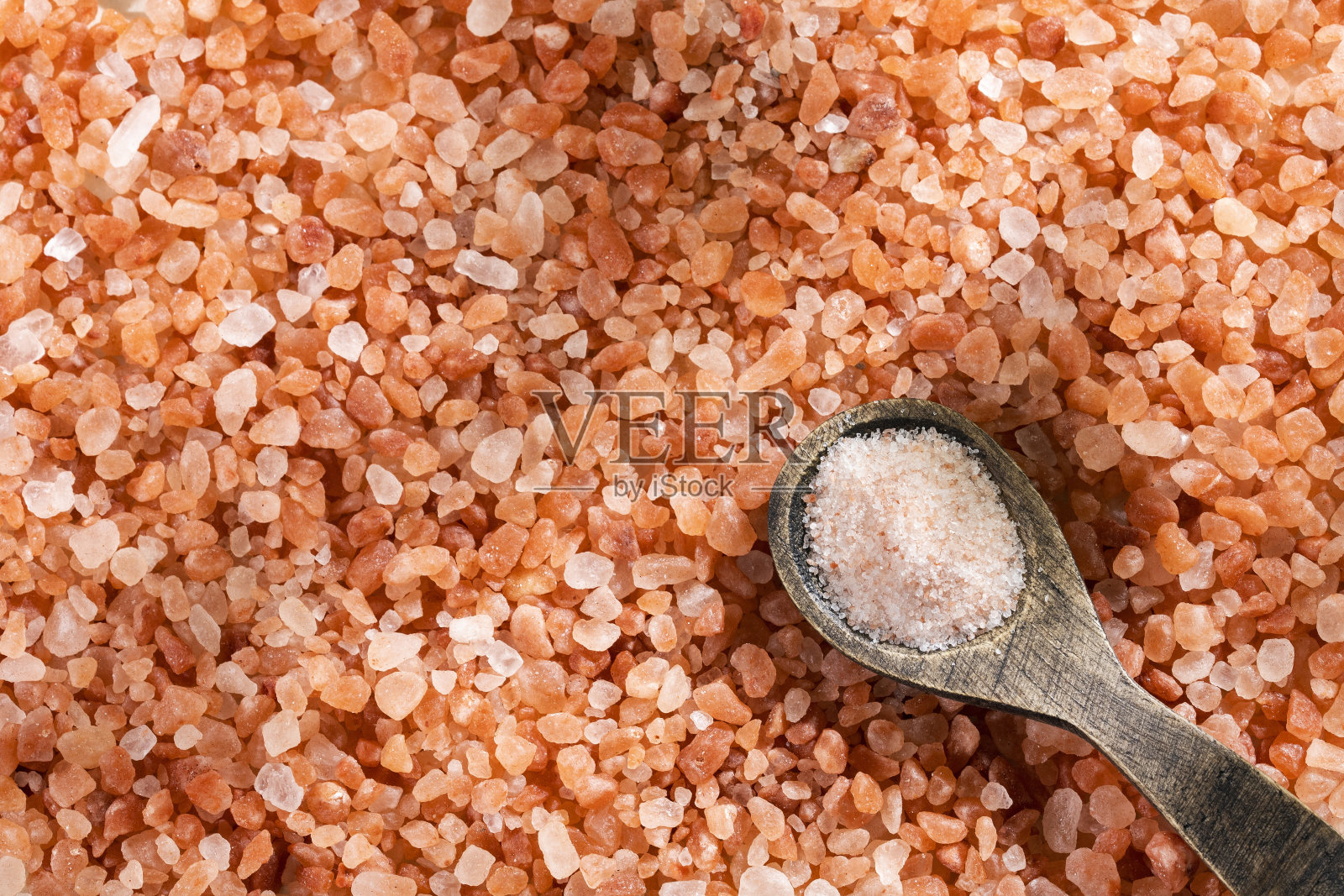 细粒粉色喜马拉雅盐和晶体-文字空间照片摄影图片