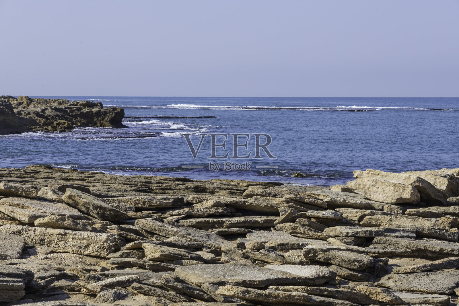 地中海沿岸的贝壳岩石照片摄影图片