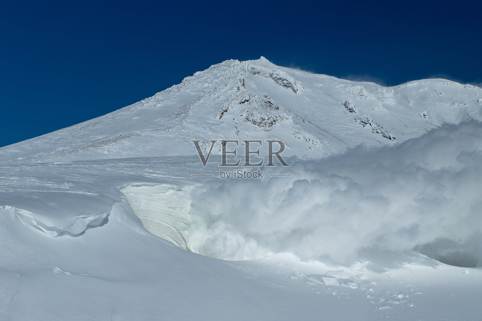 北海道大悦山的冬季景色。照片摄影图片