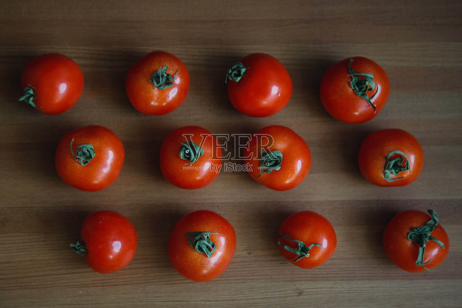 番茄木背景蔬菜板照片摄影图片