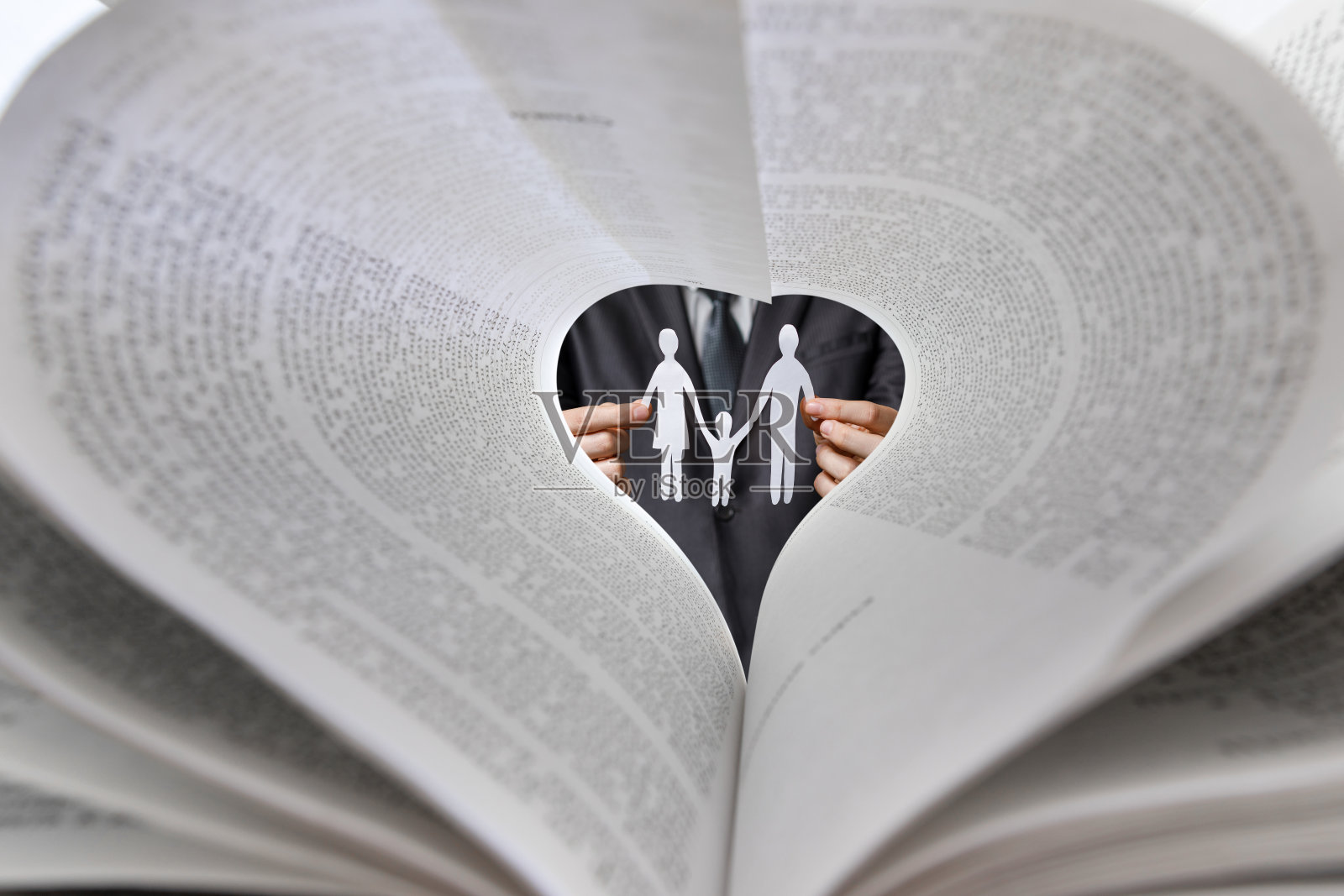 基于合法性的对家庭的支持和保护理念。照片摄影图片