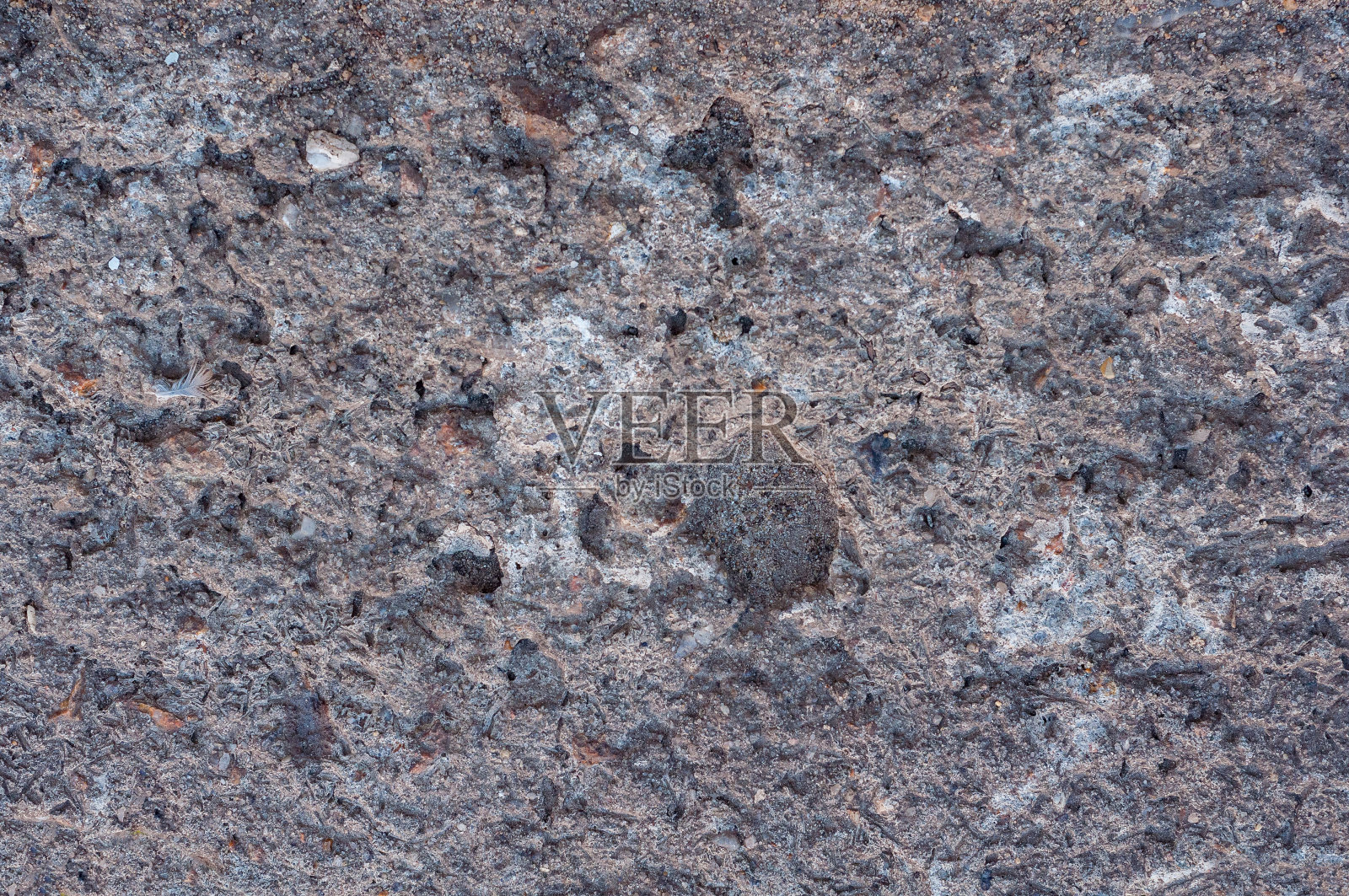 灰色混凝土墙，旧面，灰泥剥落。建立董事会结构。照片摄影图片