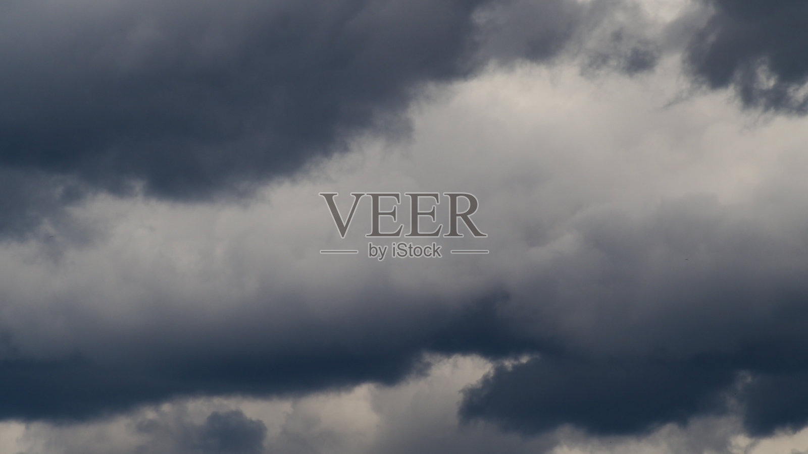 天空布满了乌云照片摄影图片