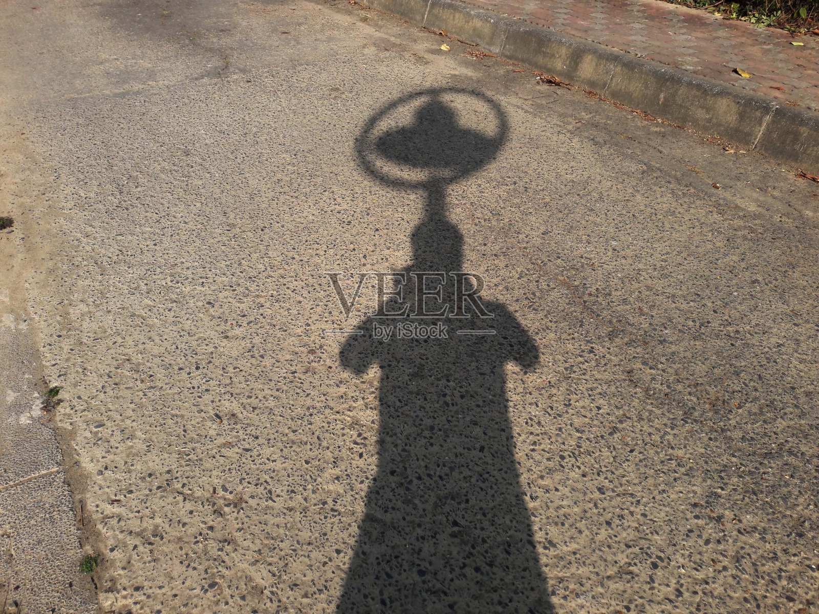 沥青上的剪影照片摄影图片