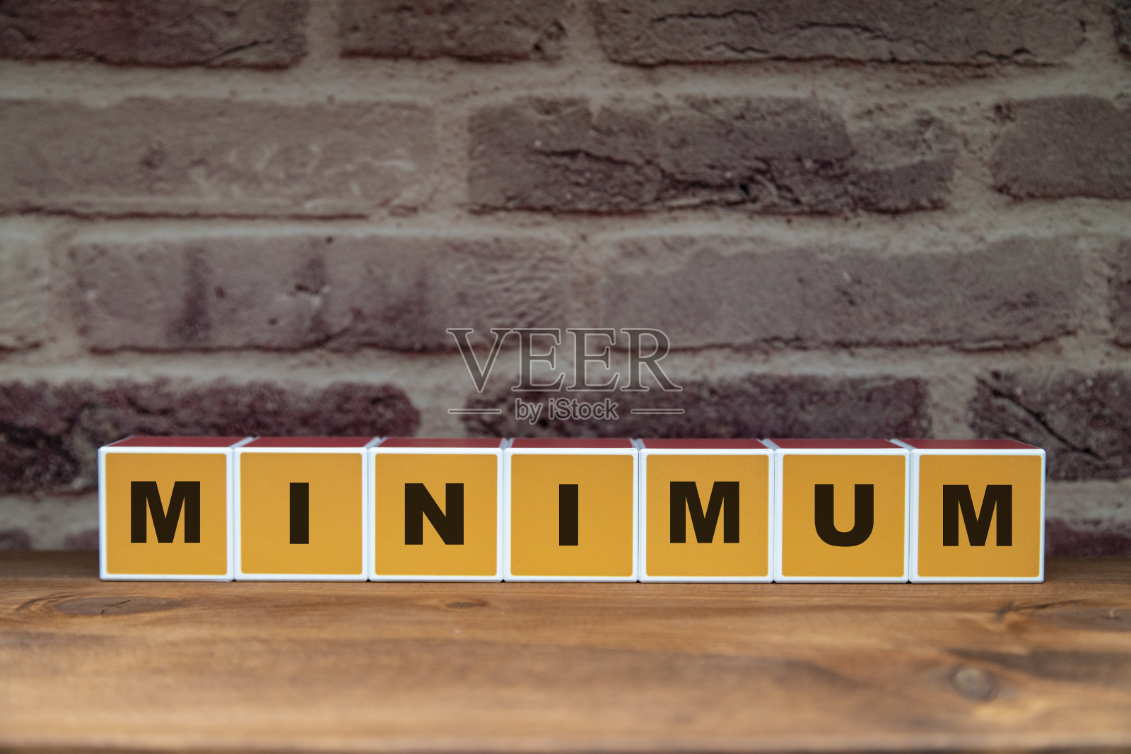 最少写在玩具积木上照片摄影图片