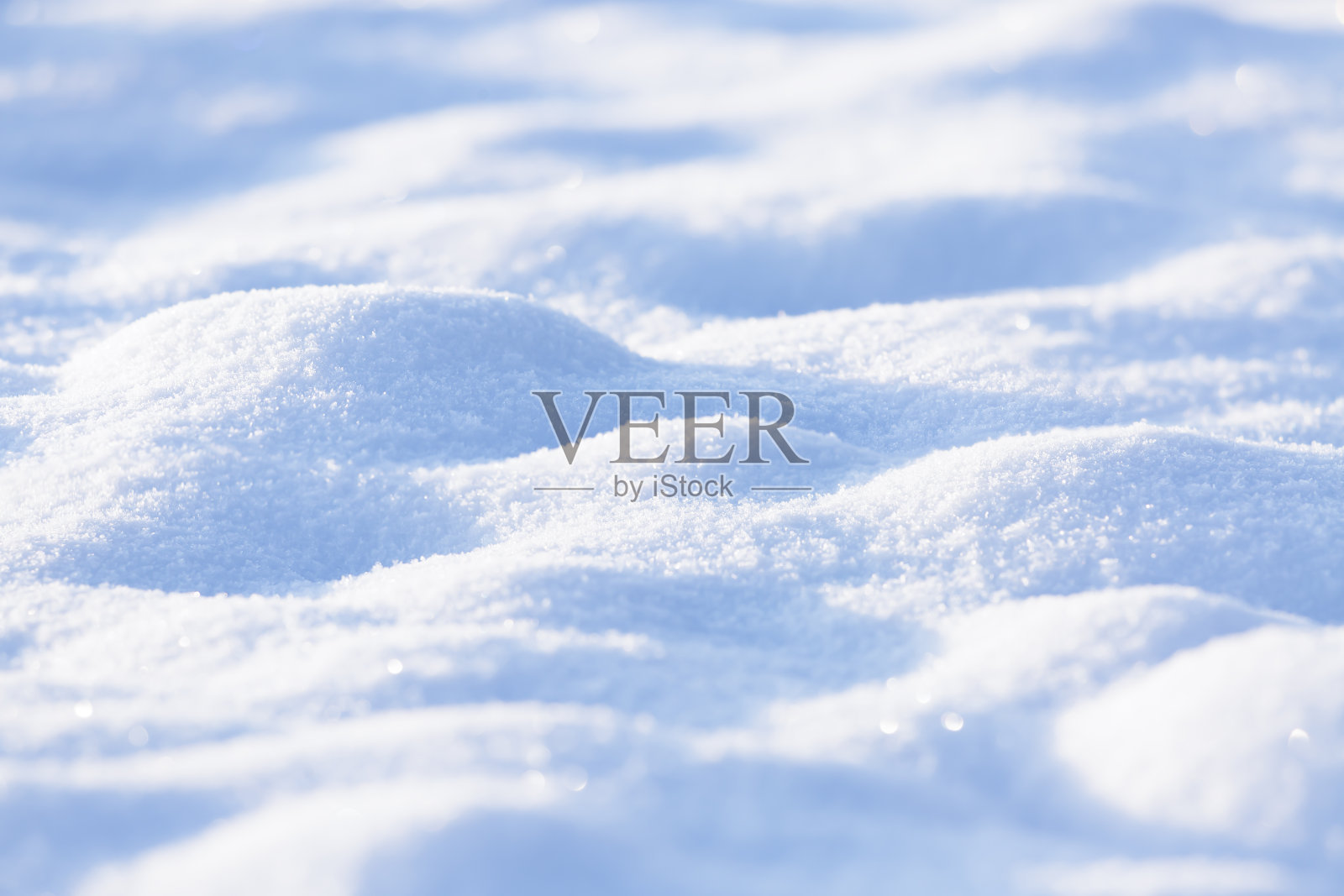 刚刚落下的蓬松的雪作为背景照片摄影图片