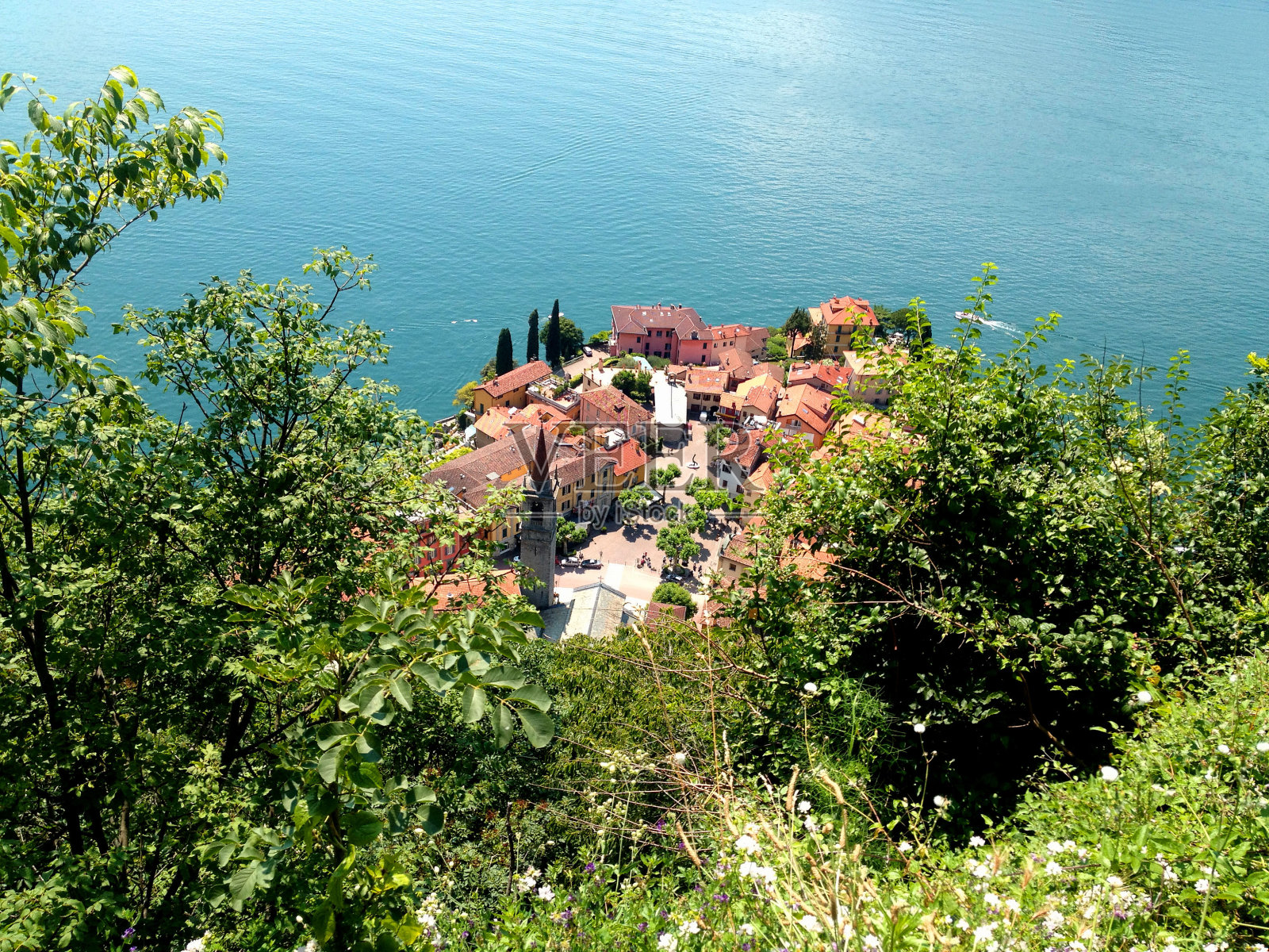 意大利城市上空的美丽景色。Varenna。照片摄影图片