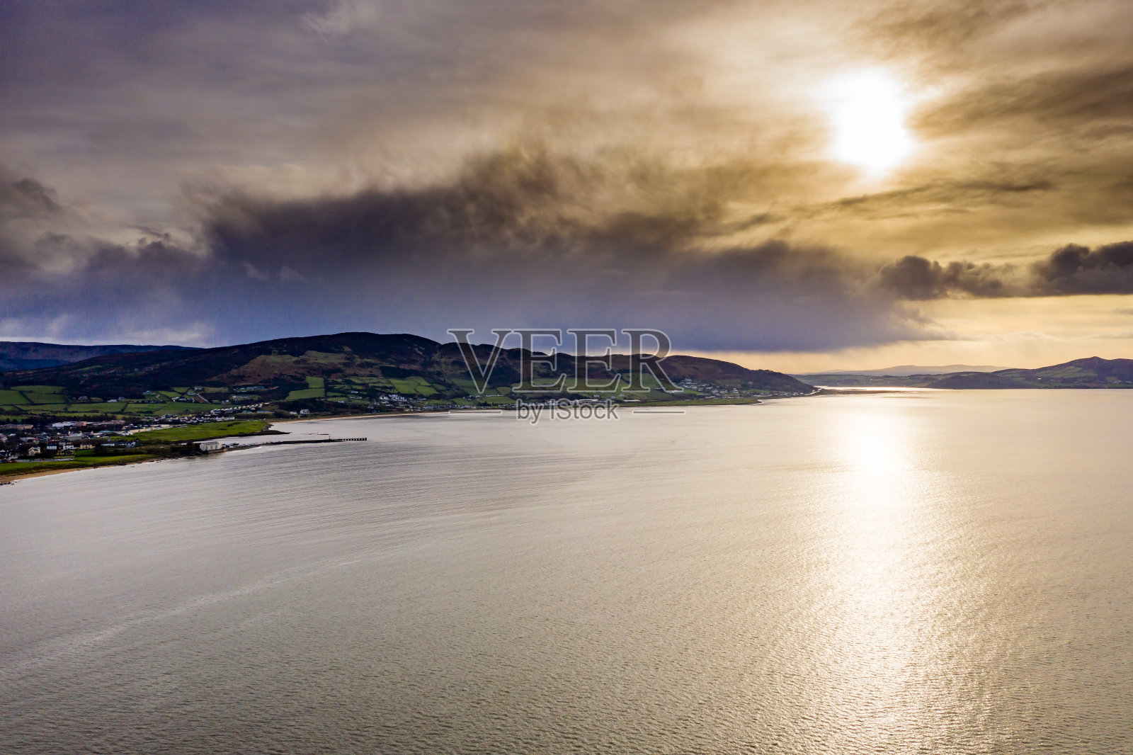 爱尔兰多尼戈尔郡本克拉纳上空的大云朵照片摄影图片