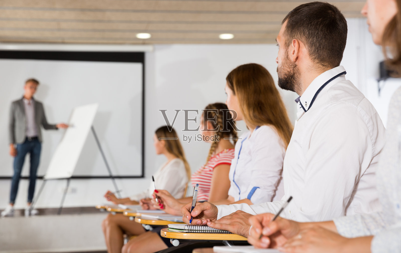 听众的侧视图照片摄影图片