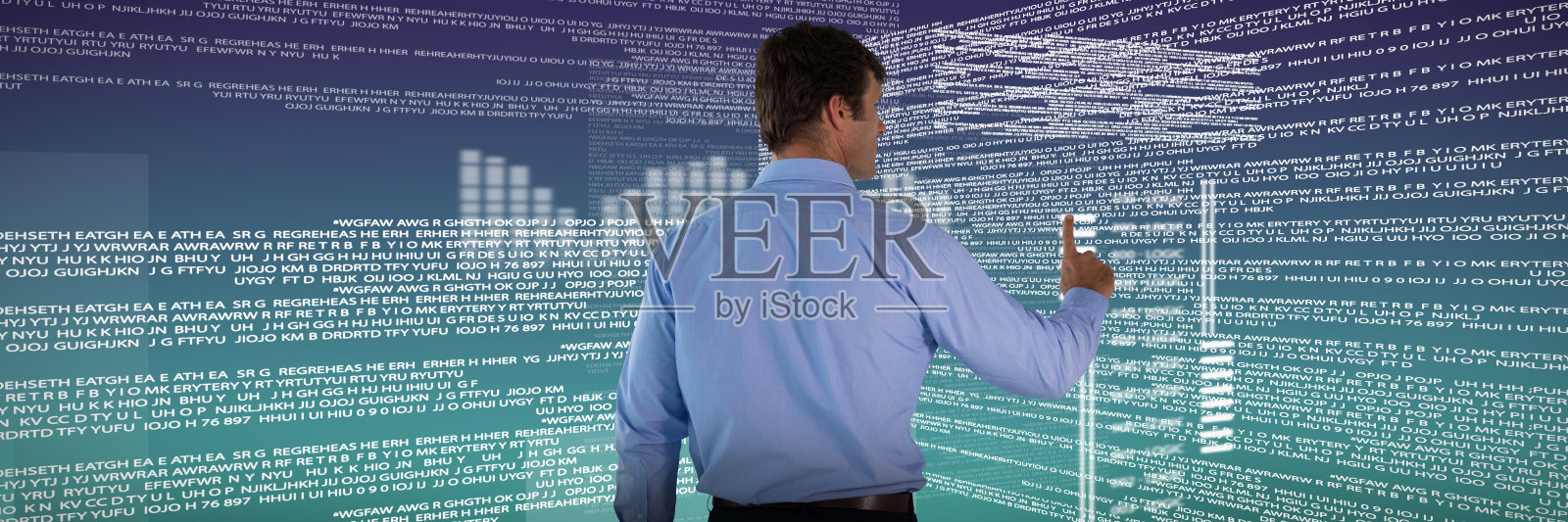 采用隐形界面的蓝色衬衫商人的后视图合成图像照片摄影图片